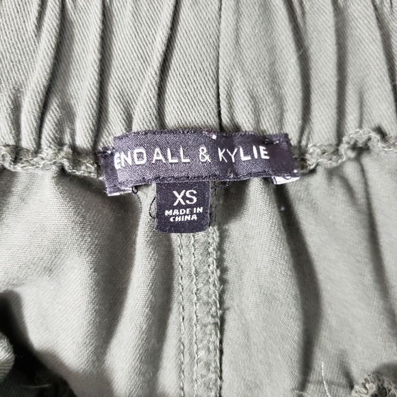 Kendall & Kylie Olive Green Paper Bag Pants - Picture 7 of 7